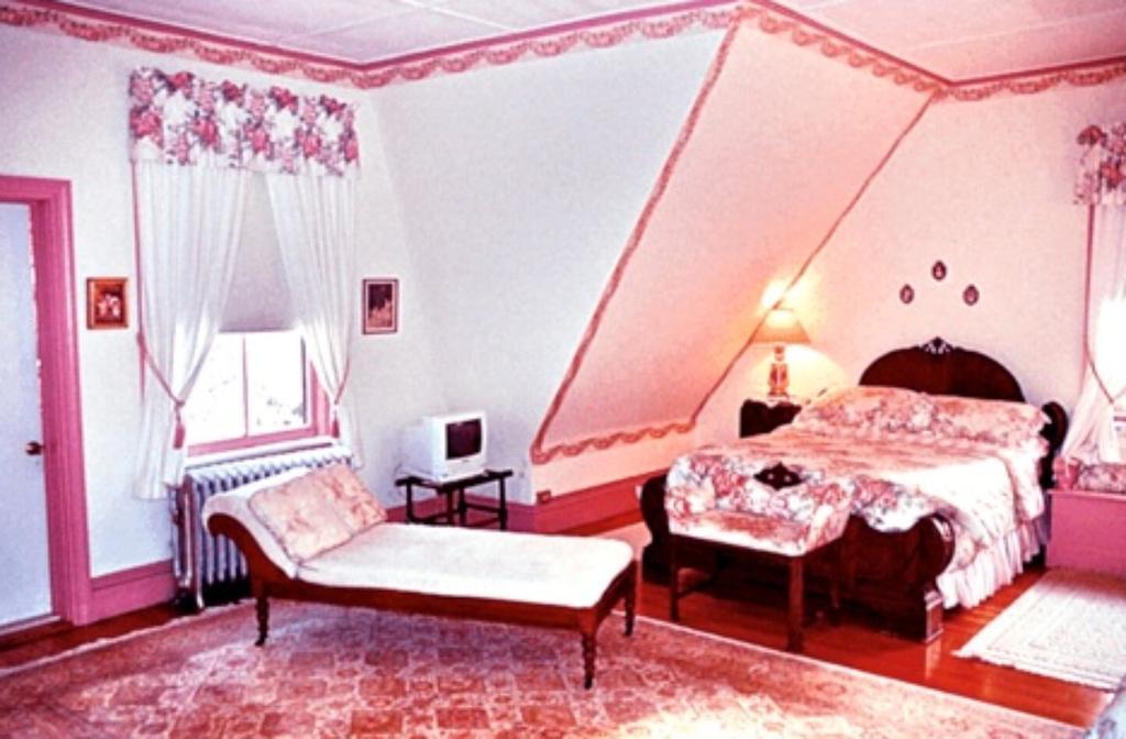Whistler'S Inn Lenox Ngoại thất bức ảnh